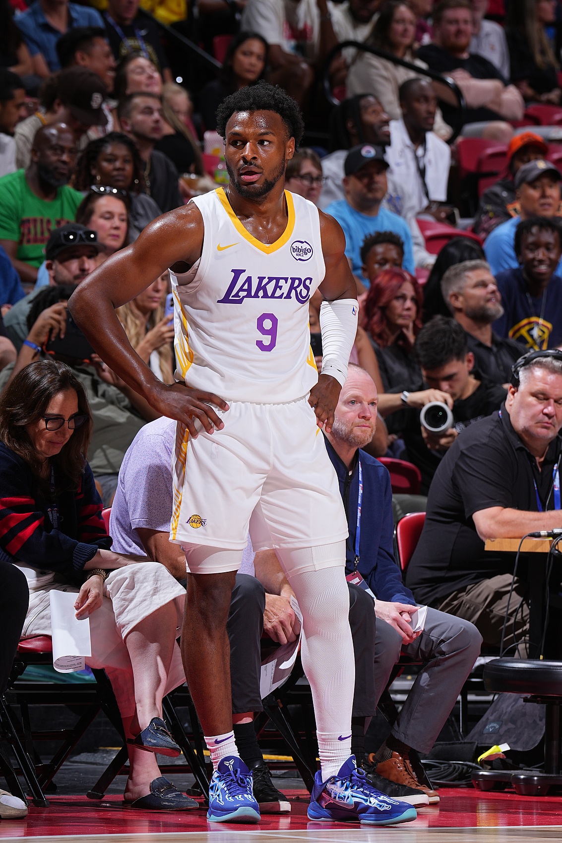 布朗尼必须成为轮换球员?韦德:不要给他施加这种压力 他在进步